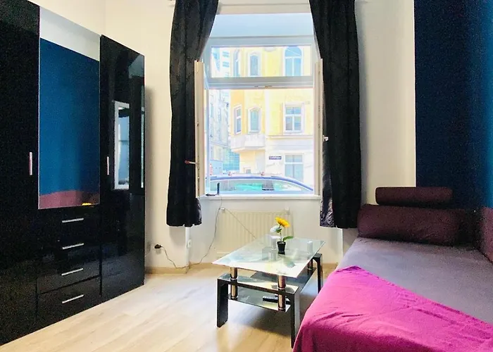 Apartment Elegant 1-bedroom Near Danube River