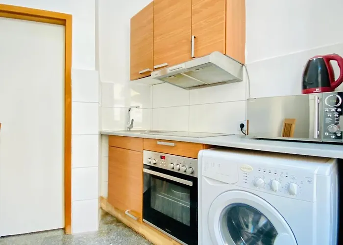 Elegant 1-bedroom Near Danube River Apartment *