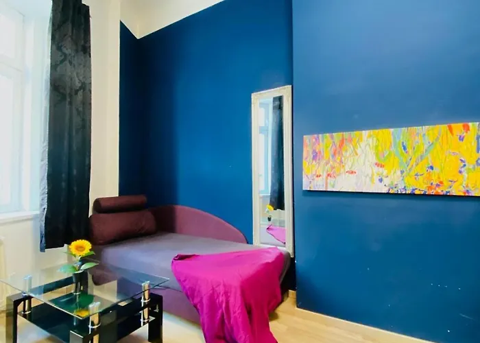 Elegant 1-bedroom Near Danube River *