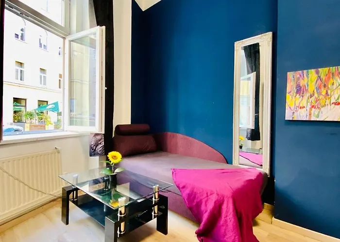 Apartment Elegant 1-bedroom Near Danube River *